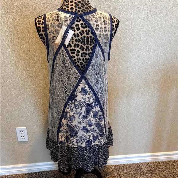 Umgee Elegant Blue and White Lace Dress - Picture 6 of 11